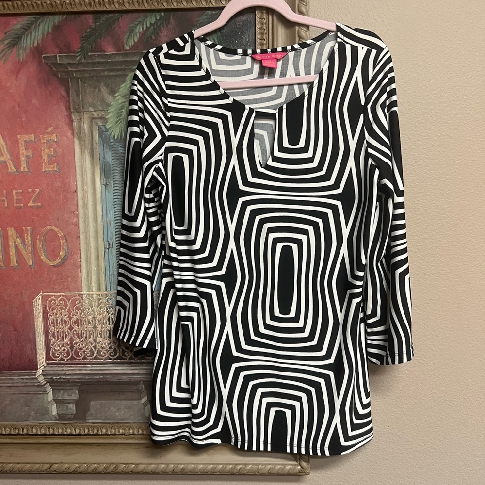 Sunny Leigh Black & White Geometric 3/4 Sleeve Tunic